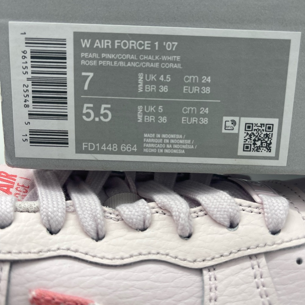 Nike Women W AIR FORCE 1 '07
PEARL PINK/CORAL CHALK-WHITE Pink Platform Sneakers - Picture 14 of 16